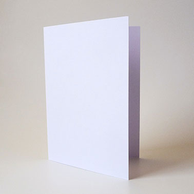 1. Karte zuschneiden und falten